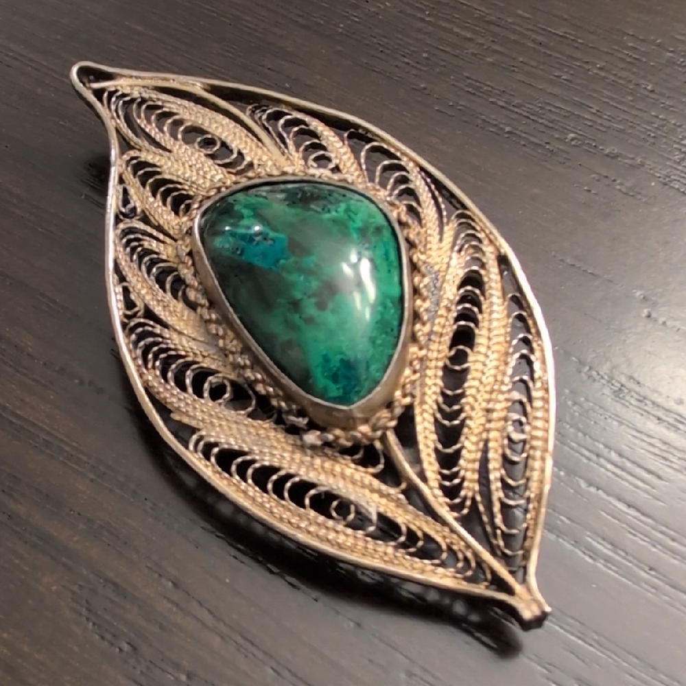 Vtg Israeli sterling silver green eilat stone filigree Leaf Brooch